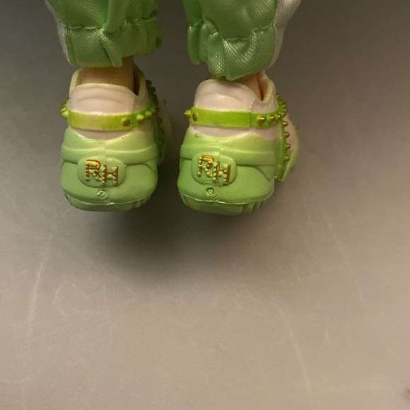 Rainbow High Jade Hunter Green Fashion Doll. - Picture 3 of 6